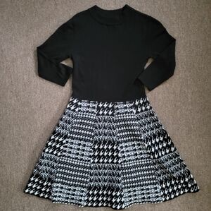 BCX Black & White Sweater Dress Size M  Houndstooth pattern Blend